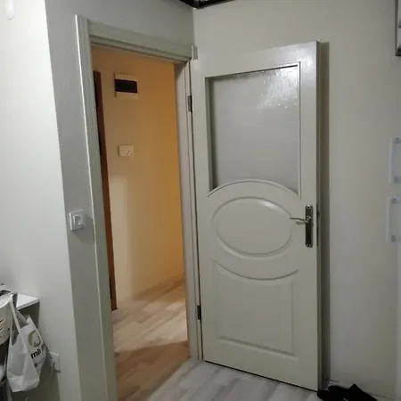 A Nice Flat Near Mecidiyekoey Metro דירה *